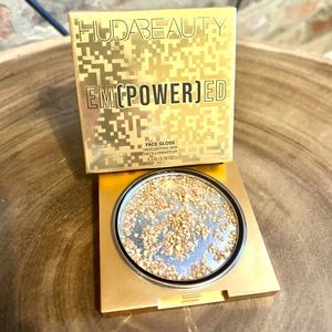- Limited Edition🌟HUDA Beauty EMPOWERED Face Gloss🌟